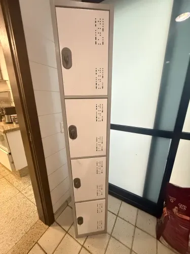Roupeiro de Aço com 4 vãos 190CM X 32,2CM X 35CM 