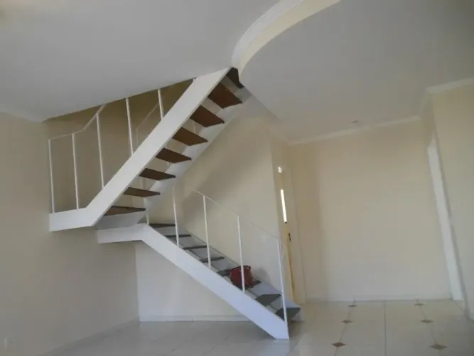 Sobrado para venda tem 124 metros quadrados com 3 quartos em Parque Assunção - Taboão da S
