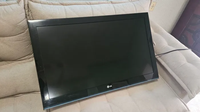 TV LG 43" com defeito 