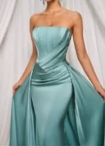 Vestido longo de festa tomara que caixa com calda modelagem sereia azul tifany