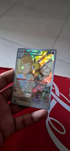Carta pokémon- Ribombee da Lílian (164/159