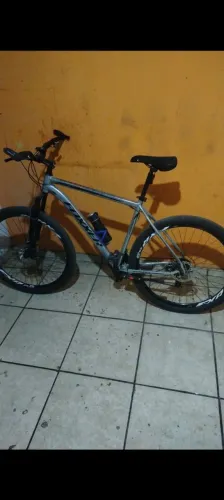 Bike com acessórios, aro 29, semi nova. venda ou troca. Negocio chama.
