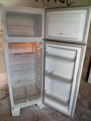 Geladeira esmaltc bem conservada com entrega