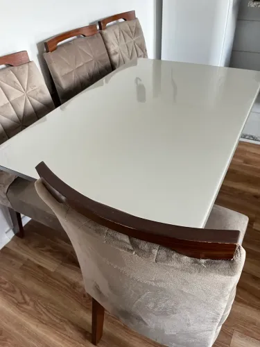 Mesa com 4 cadeiras