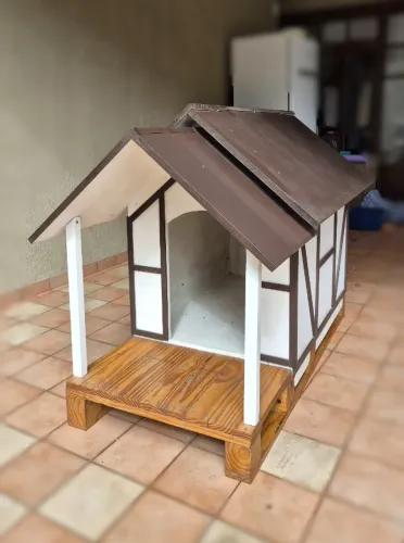 Casinha "de enxaimel" de cachorro