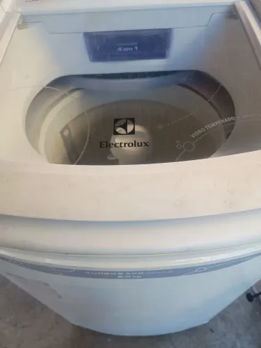 Máquina de lavar roupa Eletrolux 8k