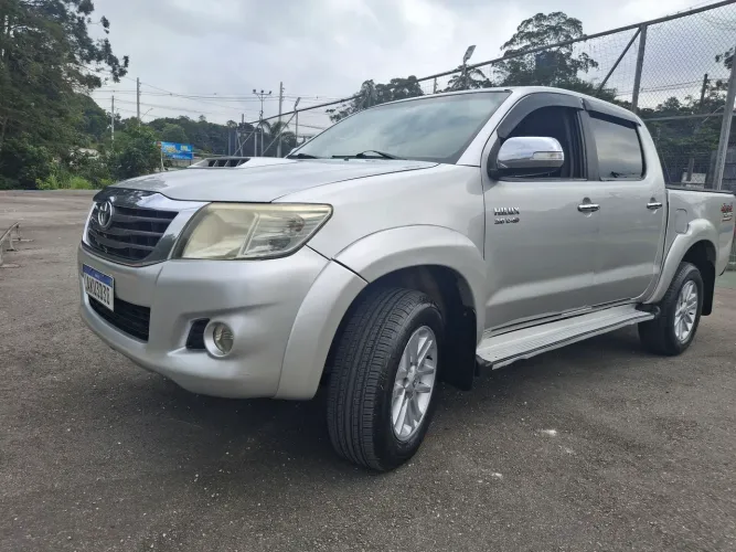 Toyota Hilux CD SRV D4-d 4X4 3.0 TDI Diesel AUT 2013