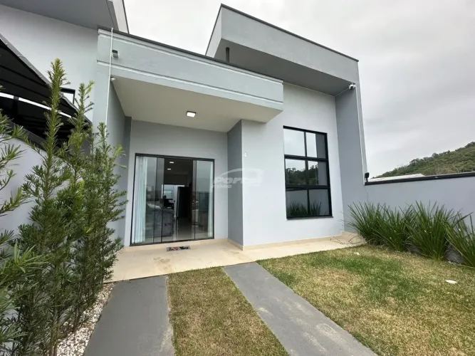 Casa com 2 dormitórios disponível para locação no Bairro Itacolomi em Barra Velha (cód. 23