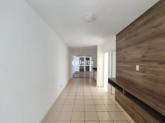Casa em condomínio disponível para locação no bairro Aclimação em Uberlândia-MG.