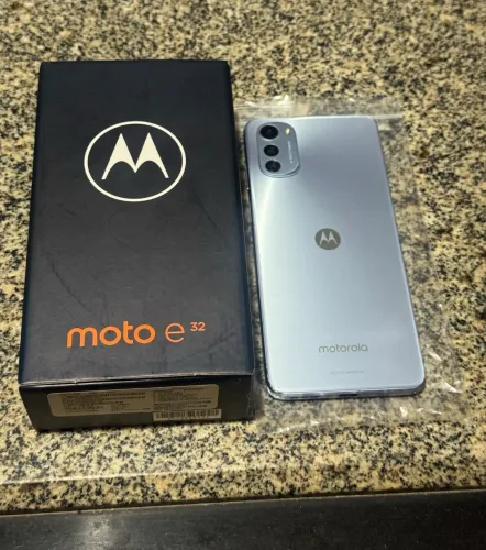 Motorola E32 Estado de Novo