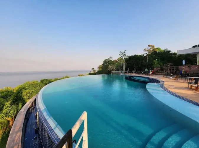 Compre cobertura no Executive Hotel em Manaus com 2 andares - Vista pro o rio e Ponte Rio 