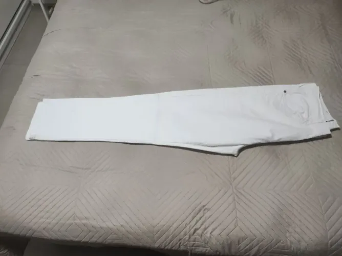 Calça em sarja com elastano n 44 branca