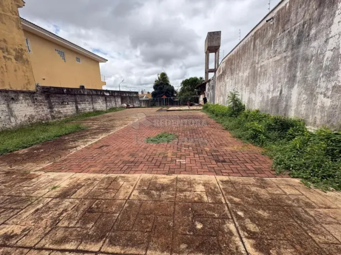 Terreno todo murado no Boa Vista.