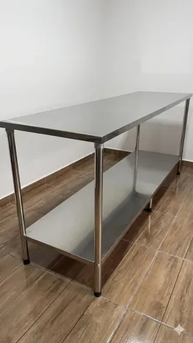 MESA DE INOX PROFISSIONAL COM PRATELEIRA INFERIOR - EXCELENTE ESTADO