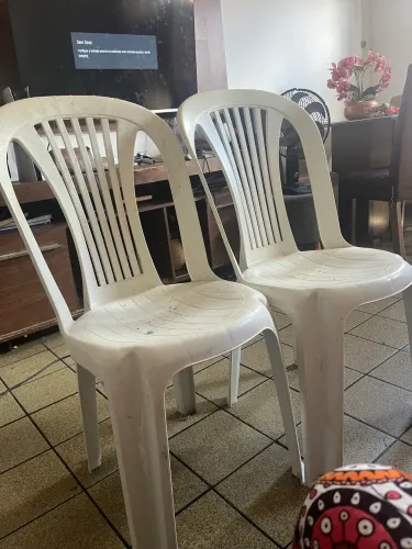 Cadeiras de plásticos 