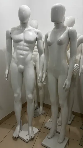 Manequim Masculino de Plástico com Base
