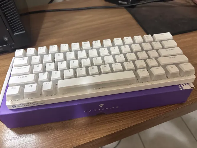 ? Teclado Mecânico Machenike K500 RGB + Keycaps Custom