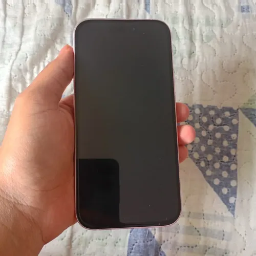 iPhone 15 semi novo bateria 99% garantia Apple até outubro, caixa e carregador original 