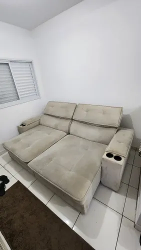 Sofá retrátil e reclinável