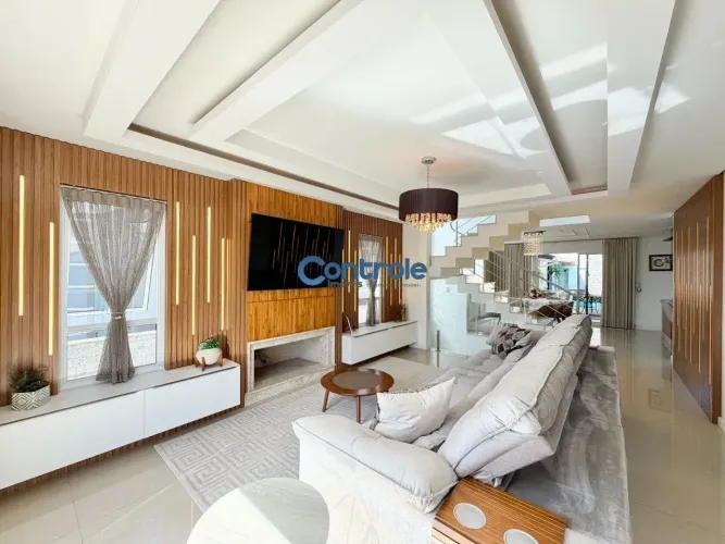 Residência alto padrão localizada no bairro Pedra Branca