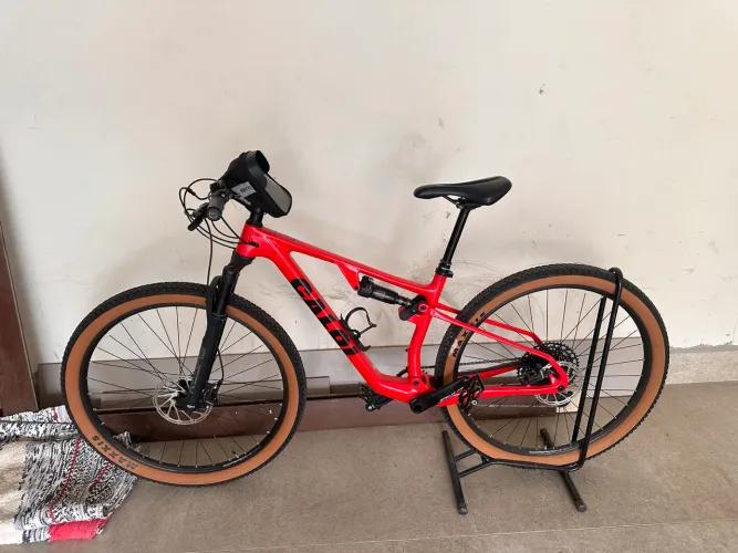 Bicicleta Caloi Elite Fs Carbon MTB 2025 Rockshox REBA, bike full