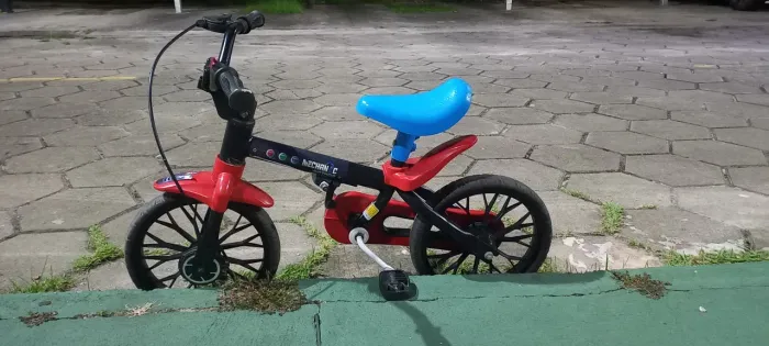 Bicicleta Infantil Aro 12 usada em prefeitas condições só com marcas de uso.