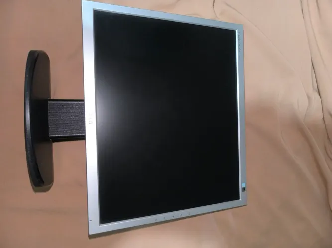 Monitor LG Flatron L1752S-SF. 