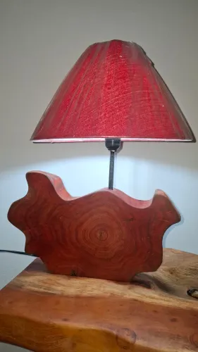 Escultura luminosa peroba rosa