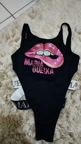 Título Maiô Maria Queixa Original/Luxo/Preto com Aplicação em Paêtes/TAM:M