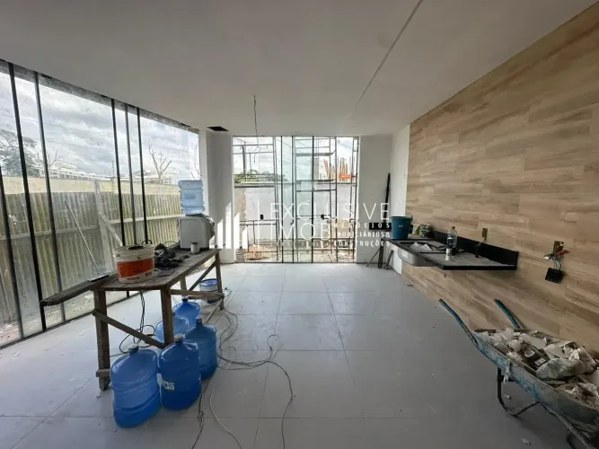 QUARTZO CONDOMÍNIO VERDE  CASA DE 220 METROS, 4 SUÍTES É 5 BANHEIROS