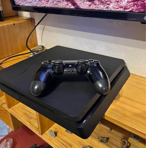 PLAYSTATION 4 SLIM