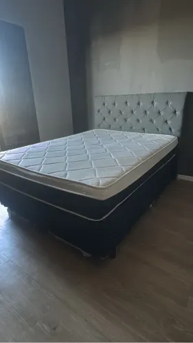 Cama e cabeceira