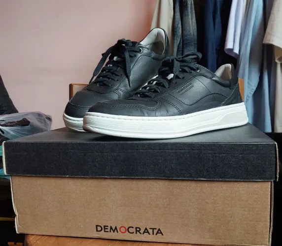 Tênis Democrata Couro Preto TAM 39 - veste 40