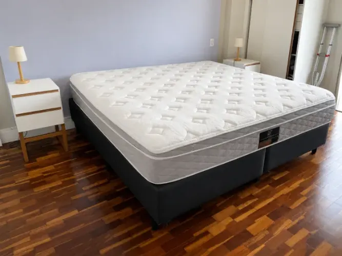 Cama King Luxo com Base Box e Colchão marca King Koil