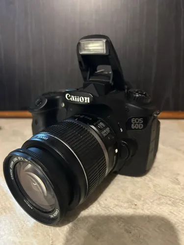 Canon EOS 60D DSLR - Ótima câmera fotográfica profissional para fotografia e aprendizado