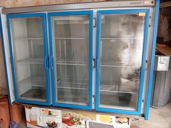 Refrigerador e expositor