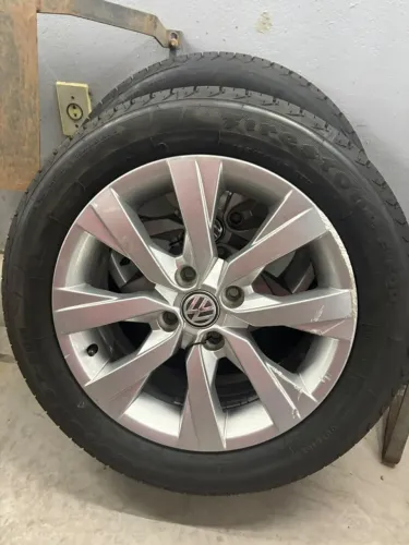 Rodas 15 com pneus Volkswagen Gol G7 G8 Gol Track