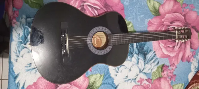 Violão Queen's Usado em Bom Estado - R$ 400