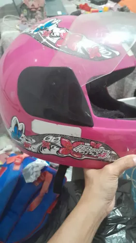 Capacete feminino usado sem arranhão