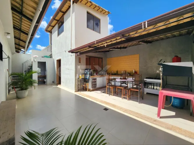 Casa à venda no bairro Quintino, 3 quartos sendo 1 suíte, 6 vagas.