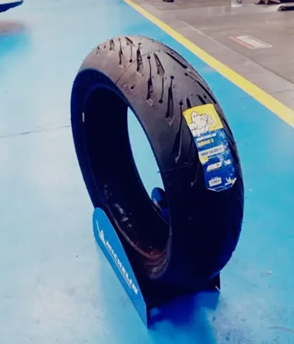 Pneu 180/55 ZR 17 Michelin Road 5 novo