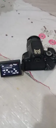 Vendo uma Canon T4i, acompanha uma lente 18-55, carregador e um cartão de memória de 128gb