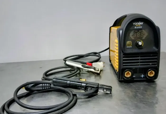 Inversora de Solda Vonder RIV 228 - 200A, Bivolt Automático e Display Digital