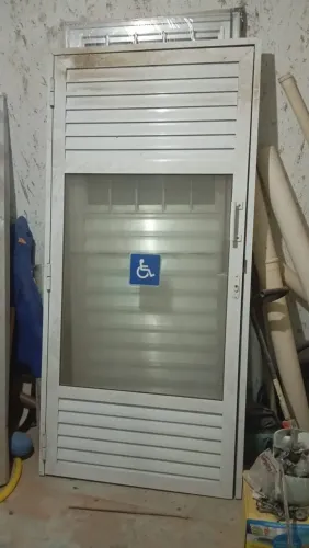 Duas porta de alumínio com vidro