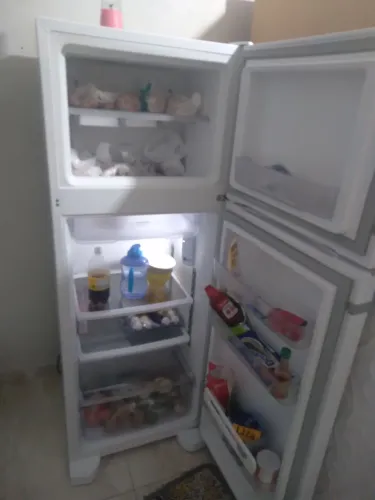 Vendo uma geladeira consul