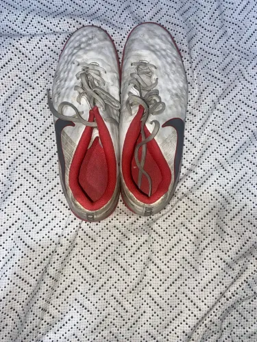 Chuteira Nike thiempo branco e vermelho, tamanho 41, usado