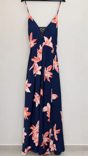 Vendo vestido longo com costas nua e fenda