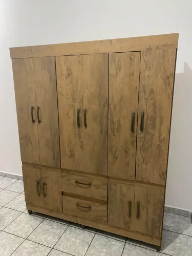 Guarda roupas de solteiros