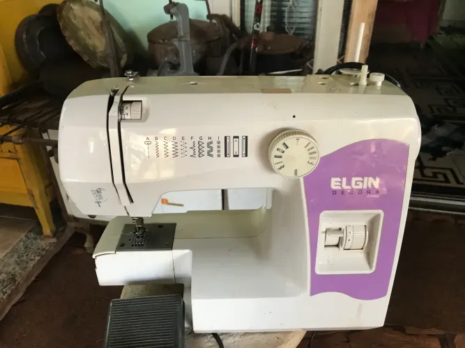 Máquina de costura revisada