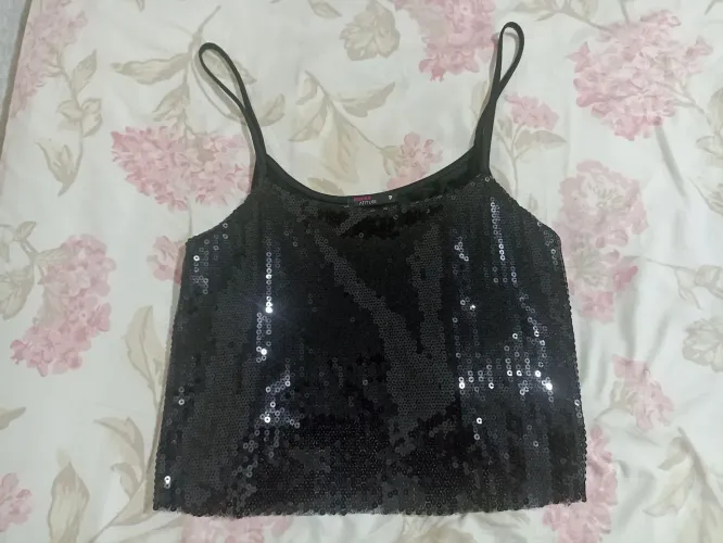 Cropped Preto de Paetês | Roupas Femininas em Ótimo estado | Desapego